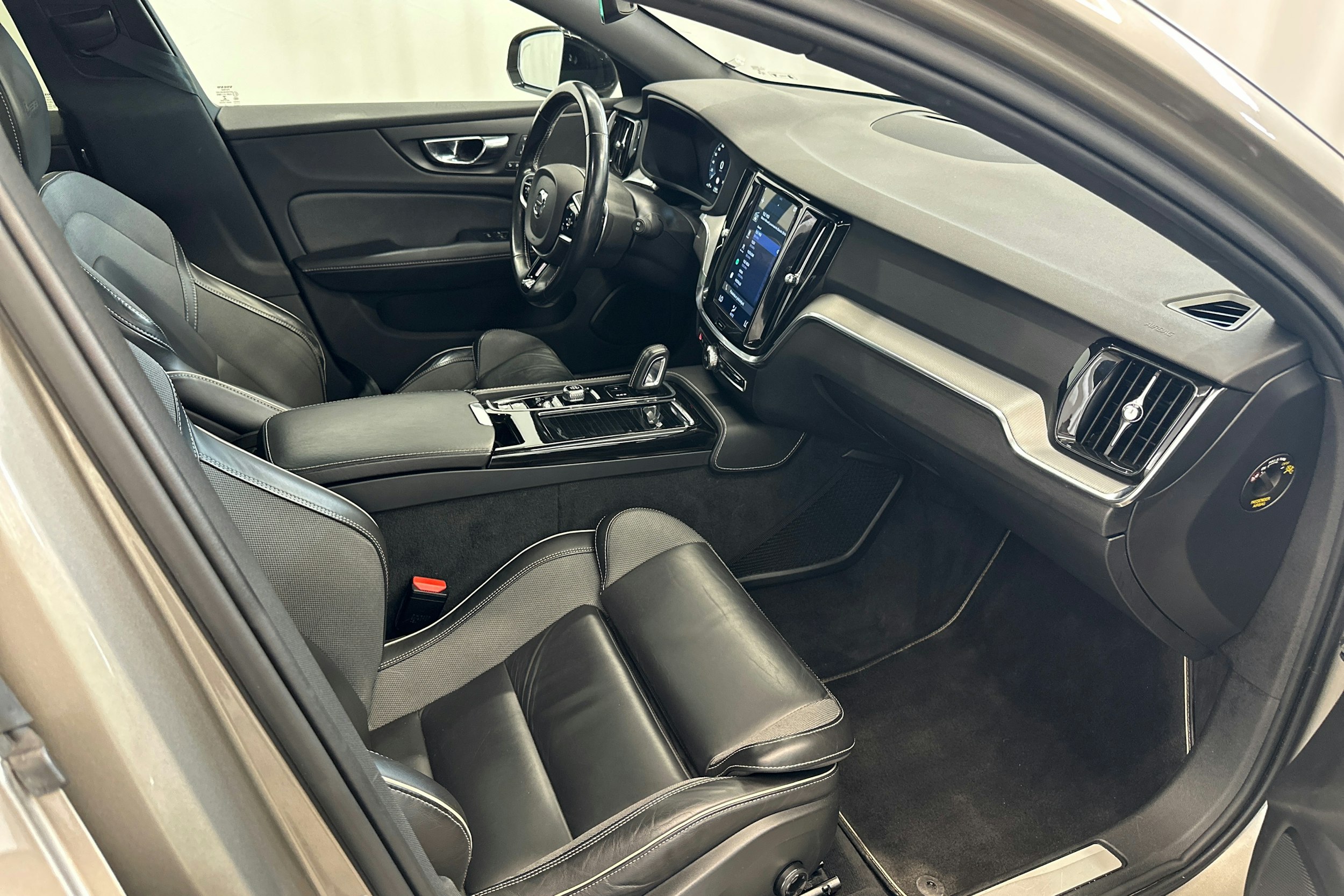 ruskea (beige) Volvo V60 2019 kuva 13.