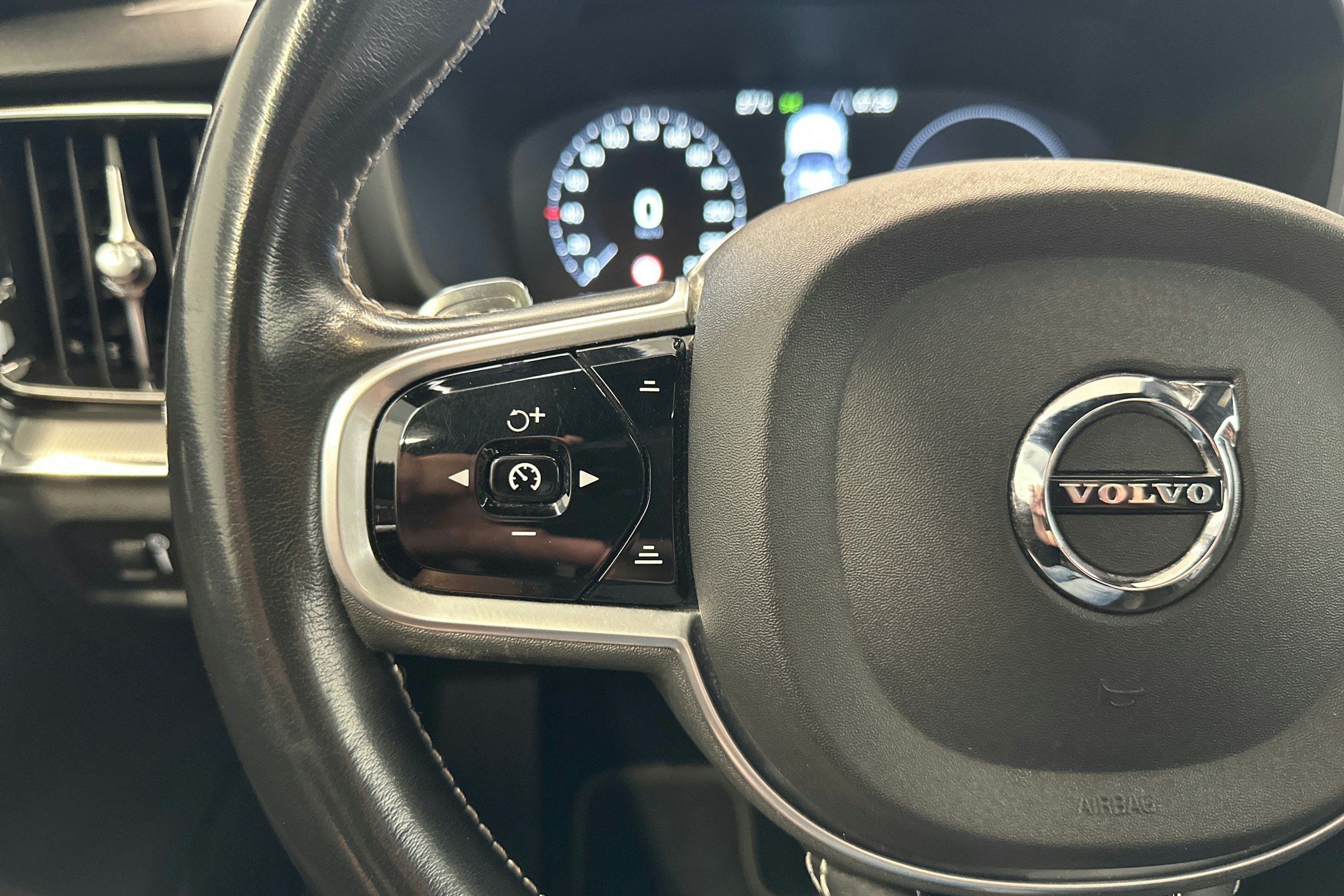 ruskea (beige) Volvo V60 2019 kuva 17.