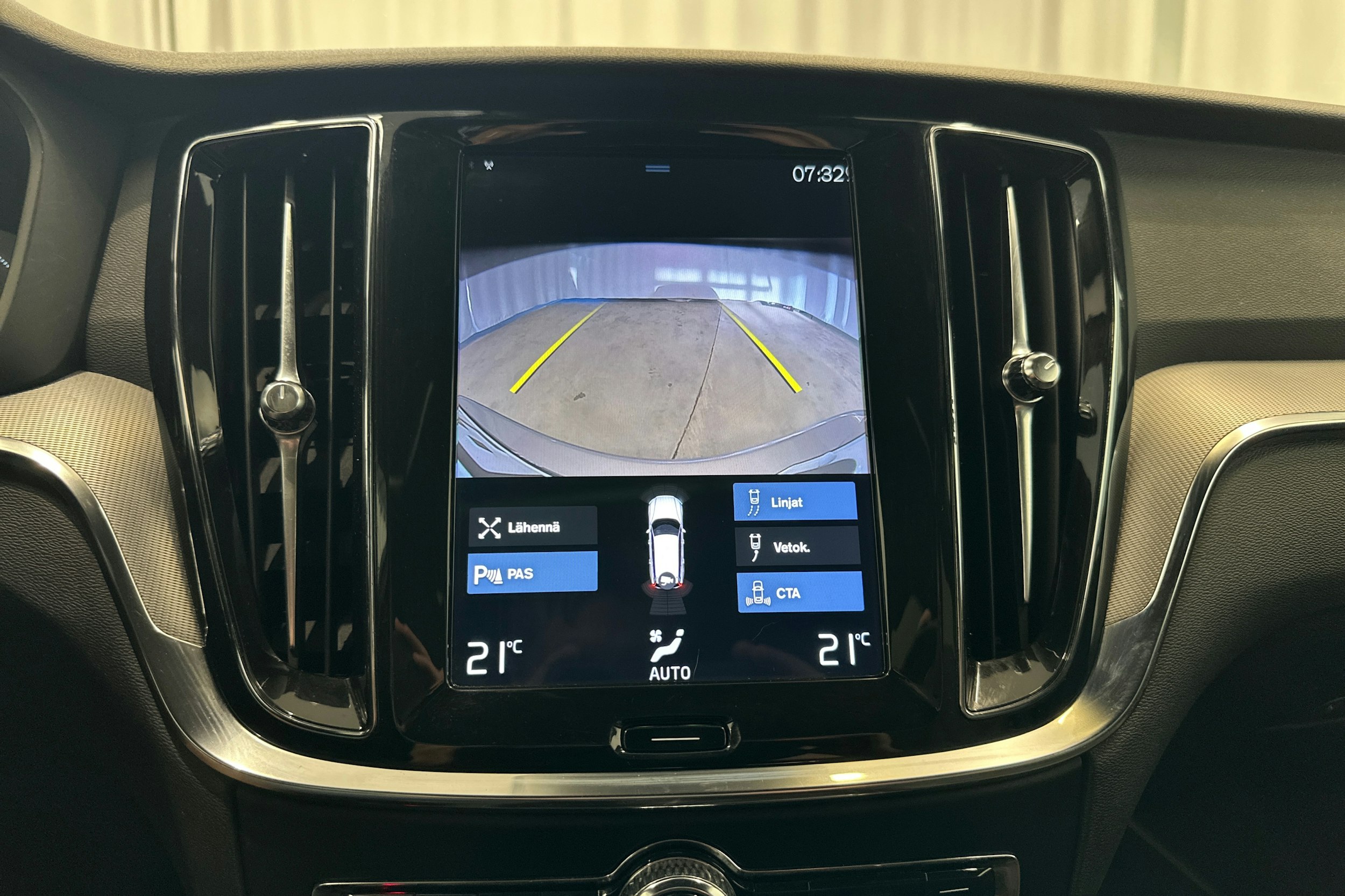 ruskea (beige) Volvo V60 2019 kuva 21.