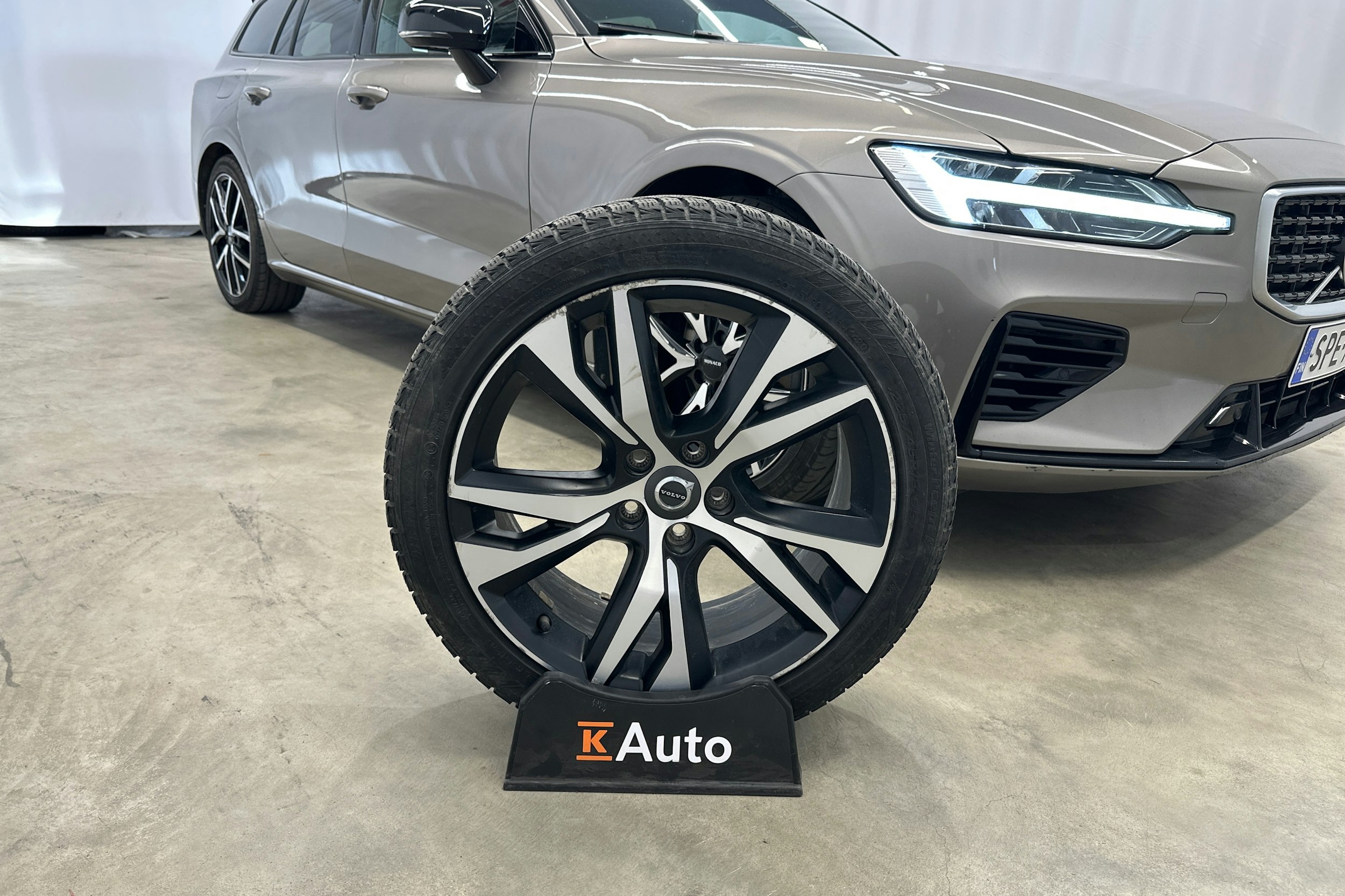 ruskea (beige) Volvo V60 2019 kuva 28.