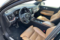 musta Volvo V60 2019 kuva 3.