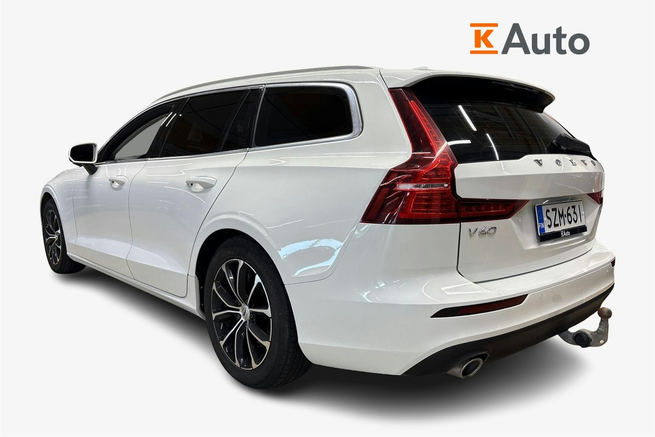 valkoinen Volvo V60 2019 kuva 2.