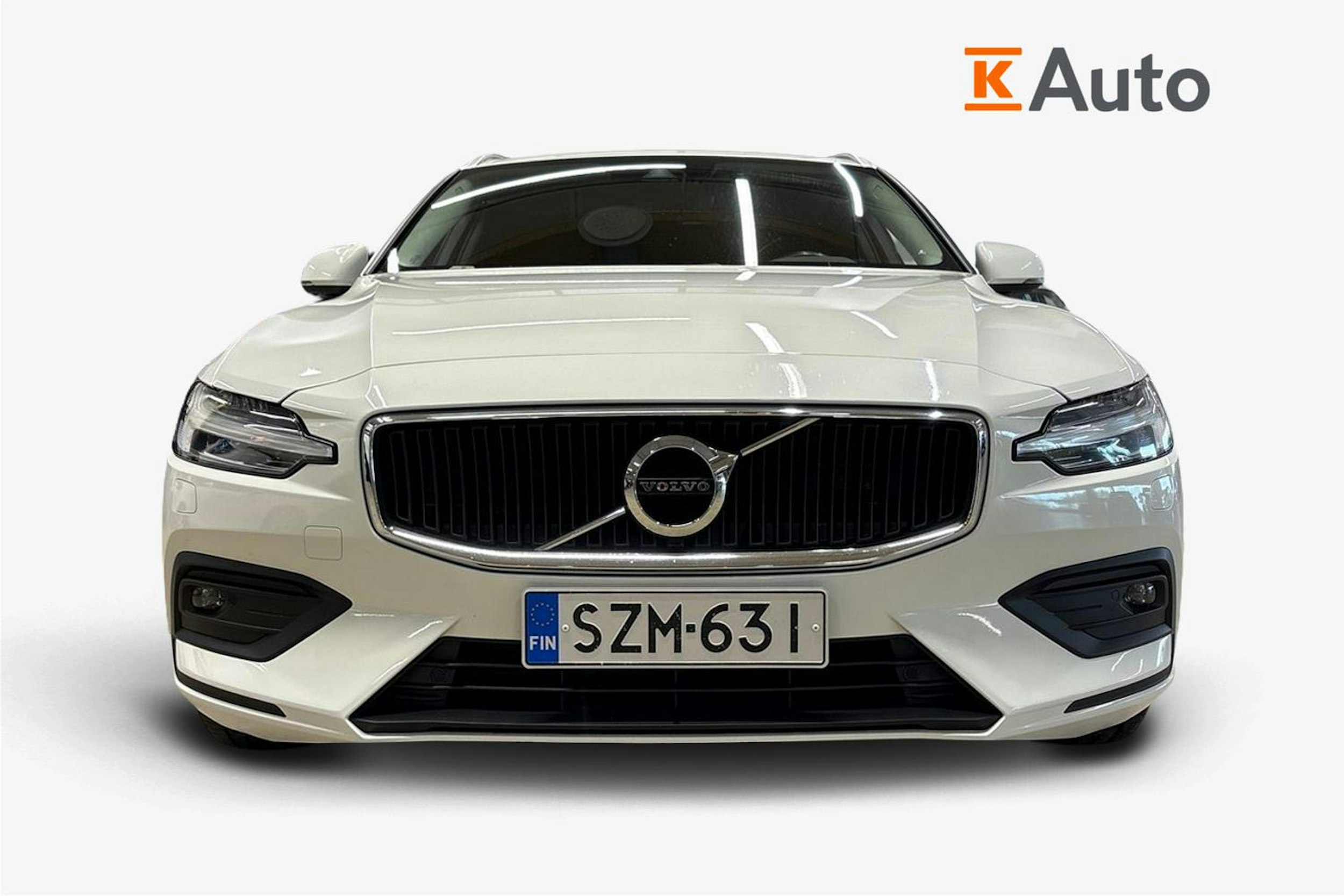 valkoinen Volvo V60 2019 kuva 5.