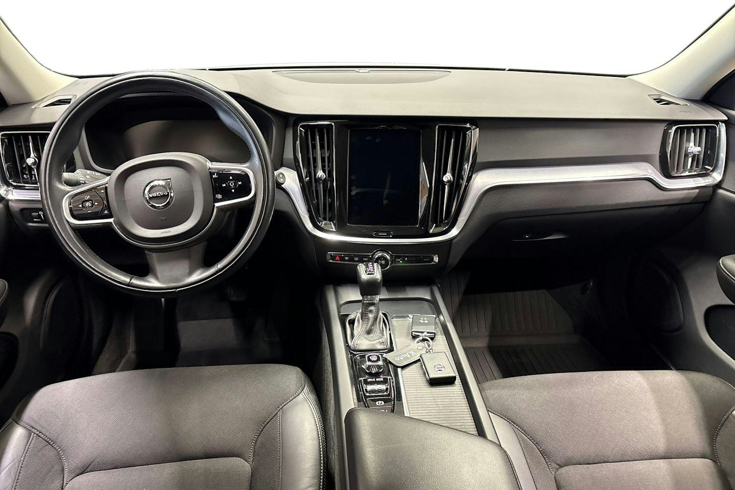 valkoinen Volvo V60 2019 kuva 9.