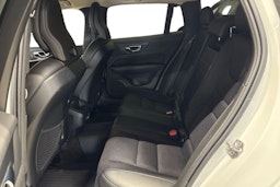 valkoinen Volvo V60 2019 kuva 10.