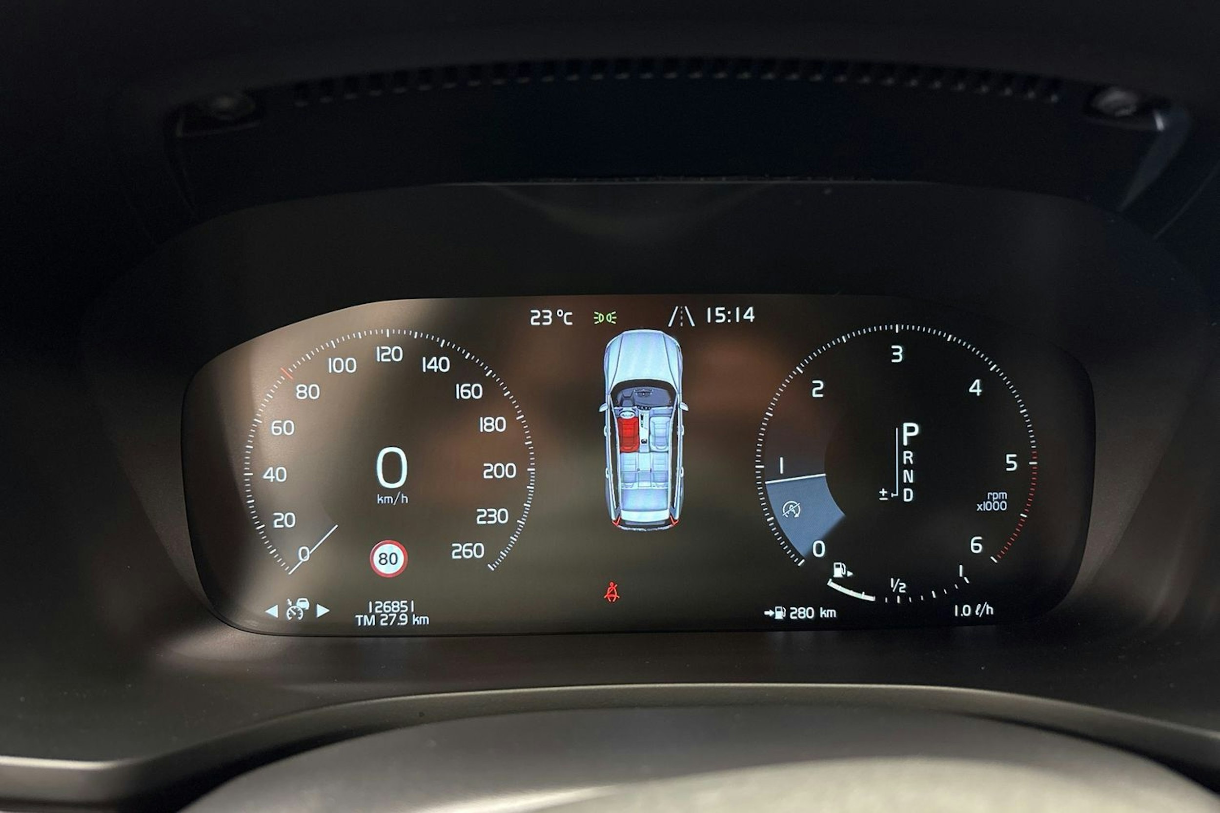 valkoinen Volvo V60 2019 kuva 17.