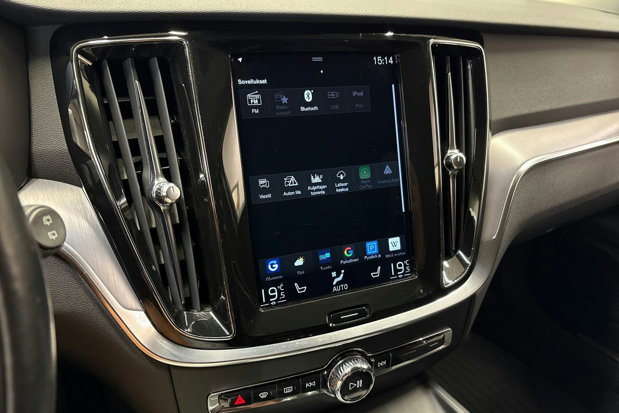 valkoinen Volvo V60 2019 kuva 19.