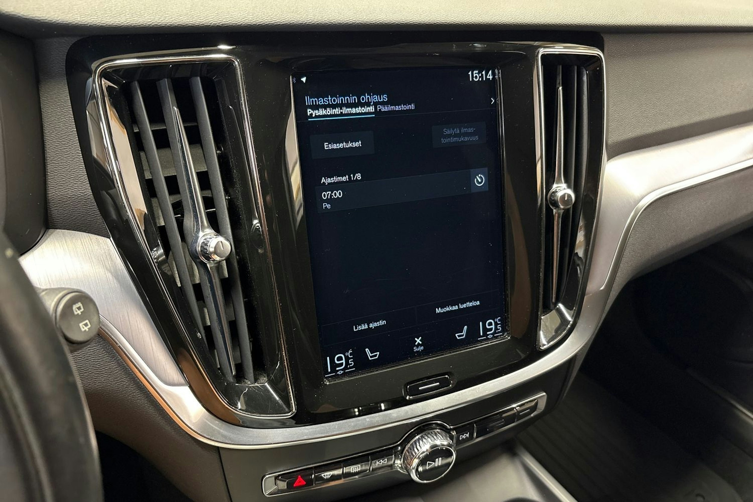 valkoinen Volvo V60 2019 kuva 20.