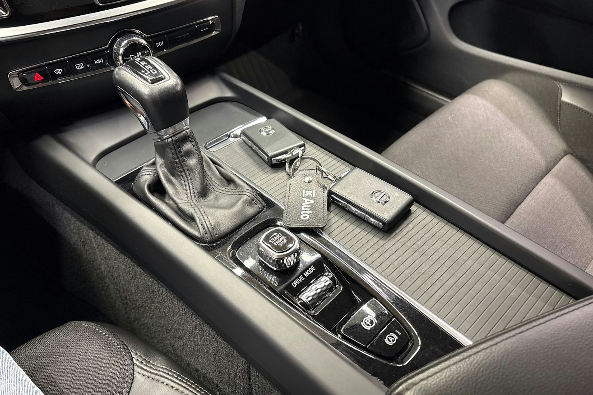valkoinen Volvo V60 2019 kuva 21.