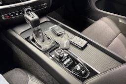 valkoinen Volvo V60 2019 kuva 21.