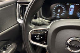 valkoinen Volvo V60 2019 kuva 22.