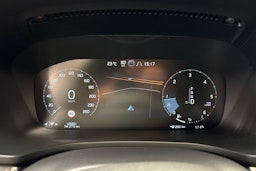 valkoinen Volvo V60 2019 kuva 26.