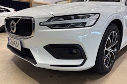 valkoinen Volvo V60 2019 kuva 27.