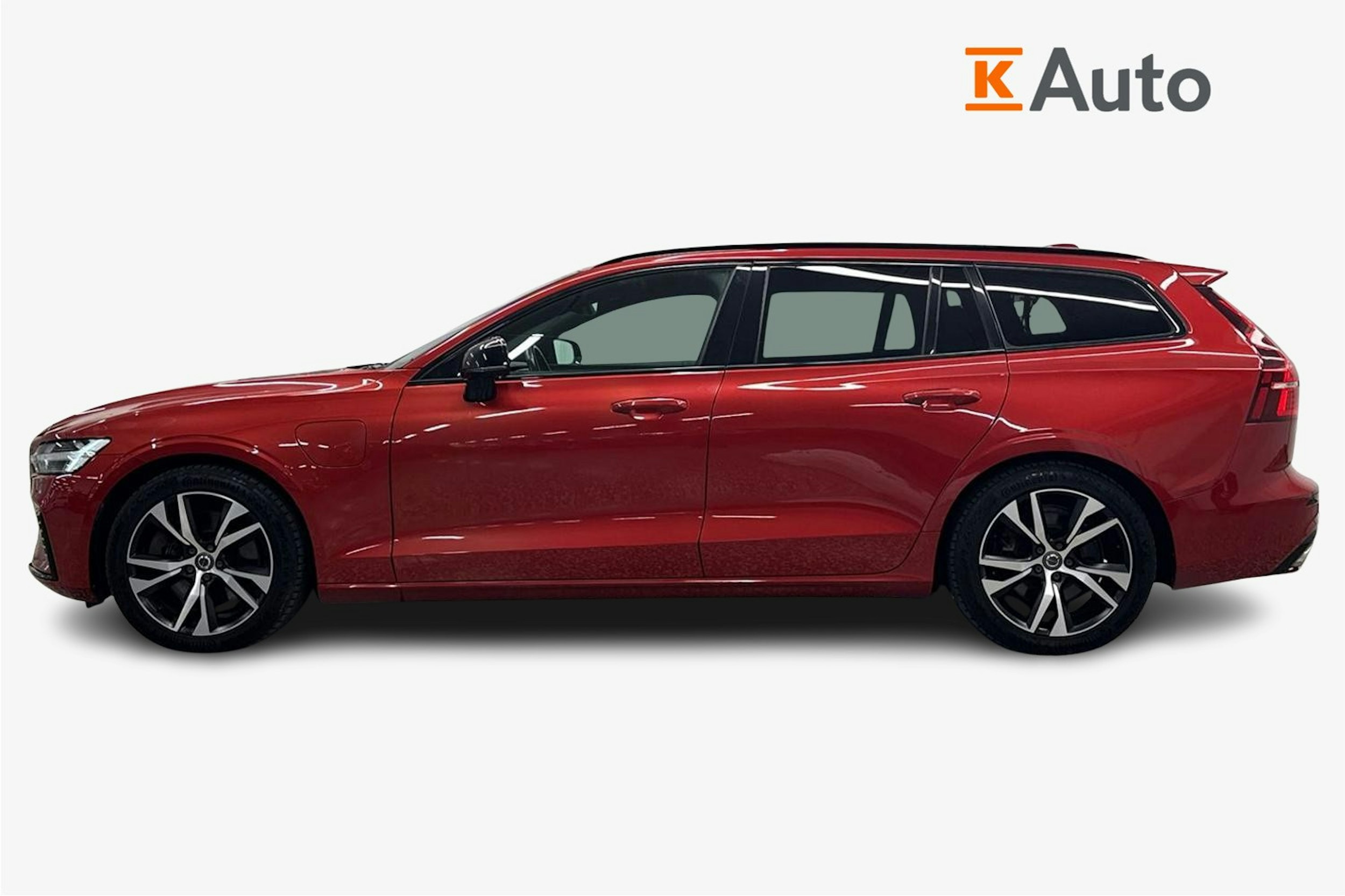 punainen Volvo V60 2019 kuva 6.