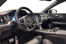 punainen Volvo V60 2019 kuva 7.