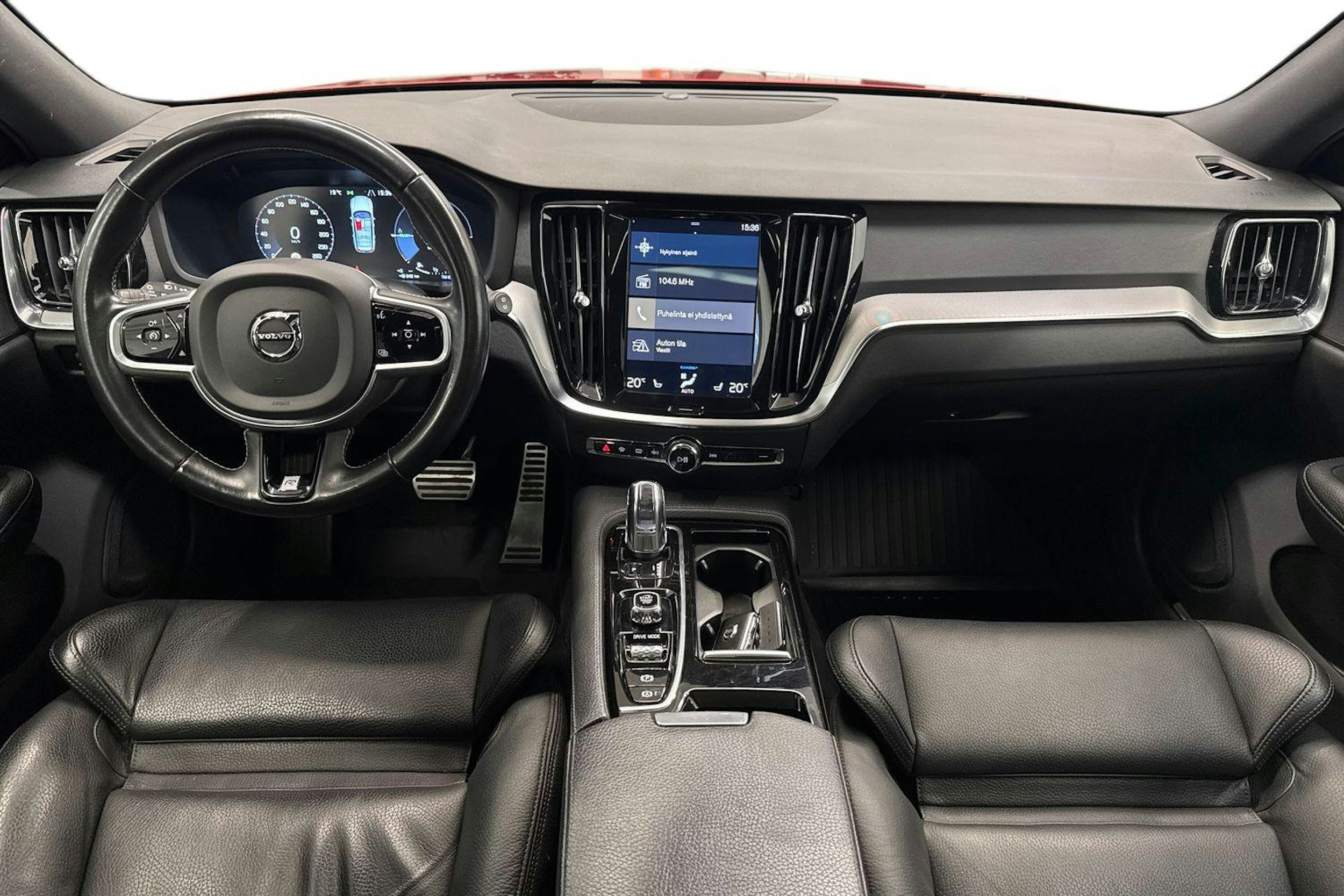 punainen Volvo V60 2019 kuva 9.