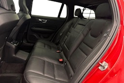 punainen Volvo V60 2019 kuva 10.