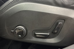 punainen Volvo V60 2019 kuva 13.