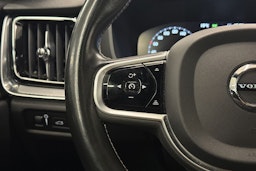 punainen Volvo V60 2019 kuva 16.