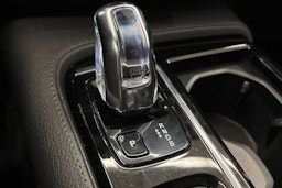 punainen Volvo V60 2019 kuva 22.