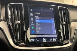 punainen Volvo V60 2019 kuva 25.