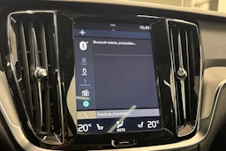 punainen Volvo V60 2019 kuva 26.
