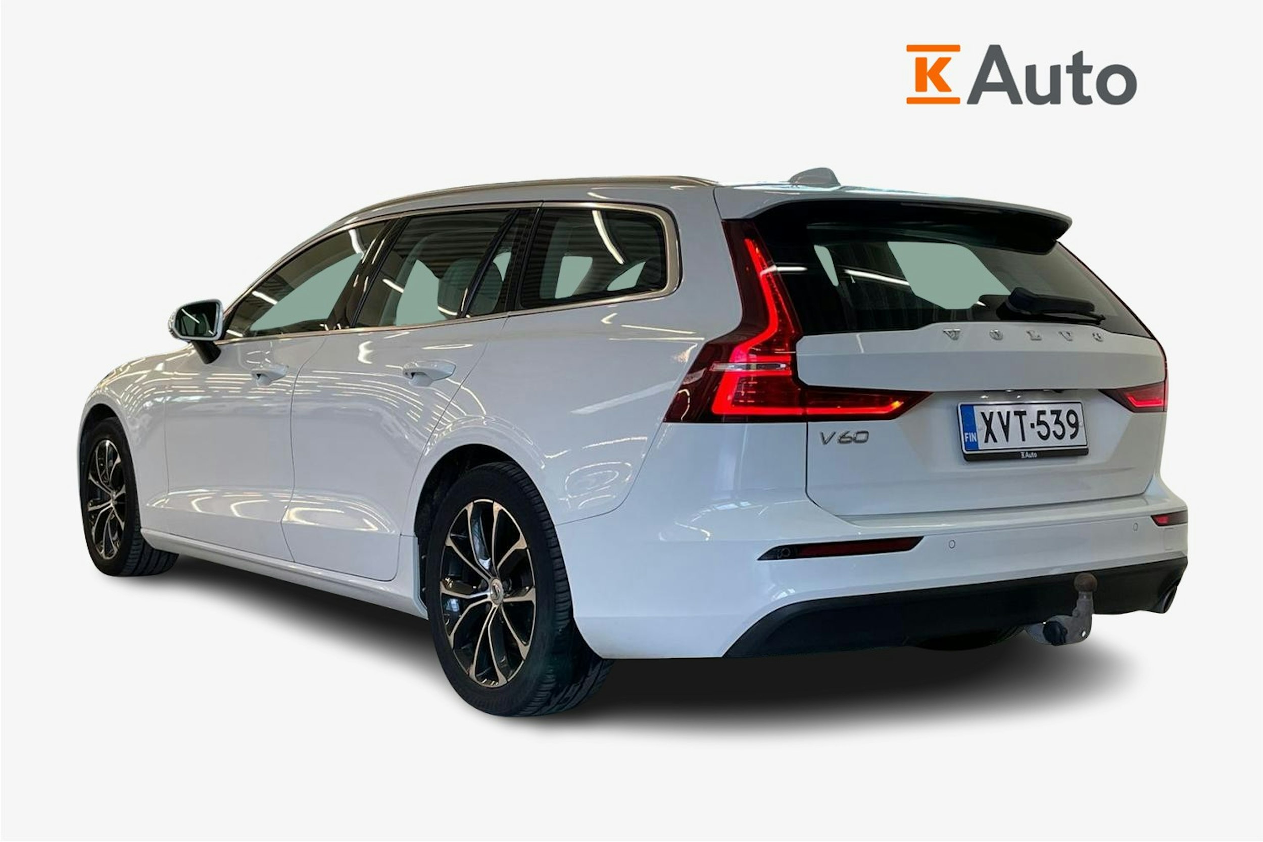 valkoinen Volvo V60 2019 kuva 2.