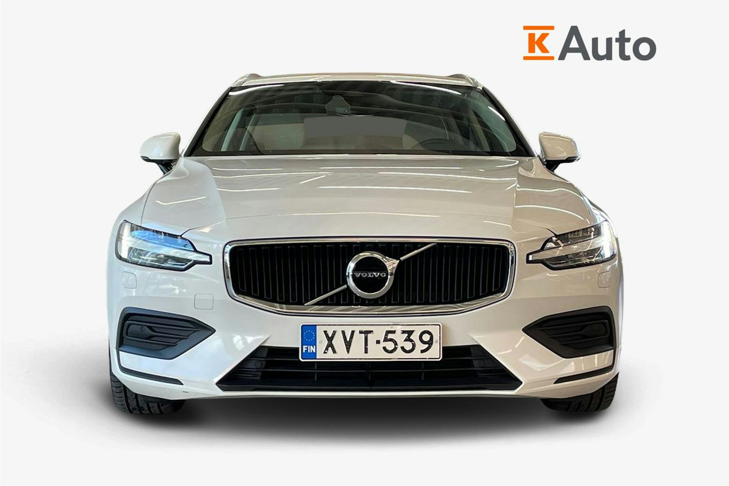 valkoinen Volvo V60 2019 kuva 4.