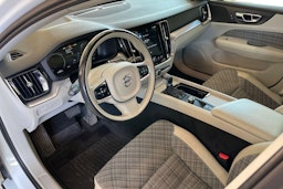 valkoinen Volvo V60 2019 kuva 6.