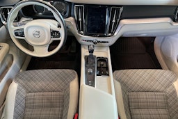 valkoinen Volvo V60 2019 kuva 7.