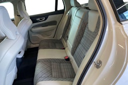 valkoinen Volvo V60 2019 kuva 8.