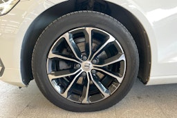valkoinen Volvo V60 2019 kuva 9.