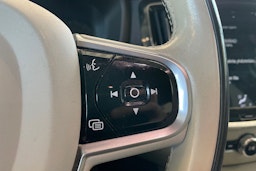 valkoinen Volvo V60 2019 kuva 13.