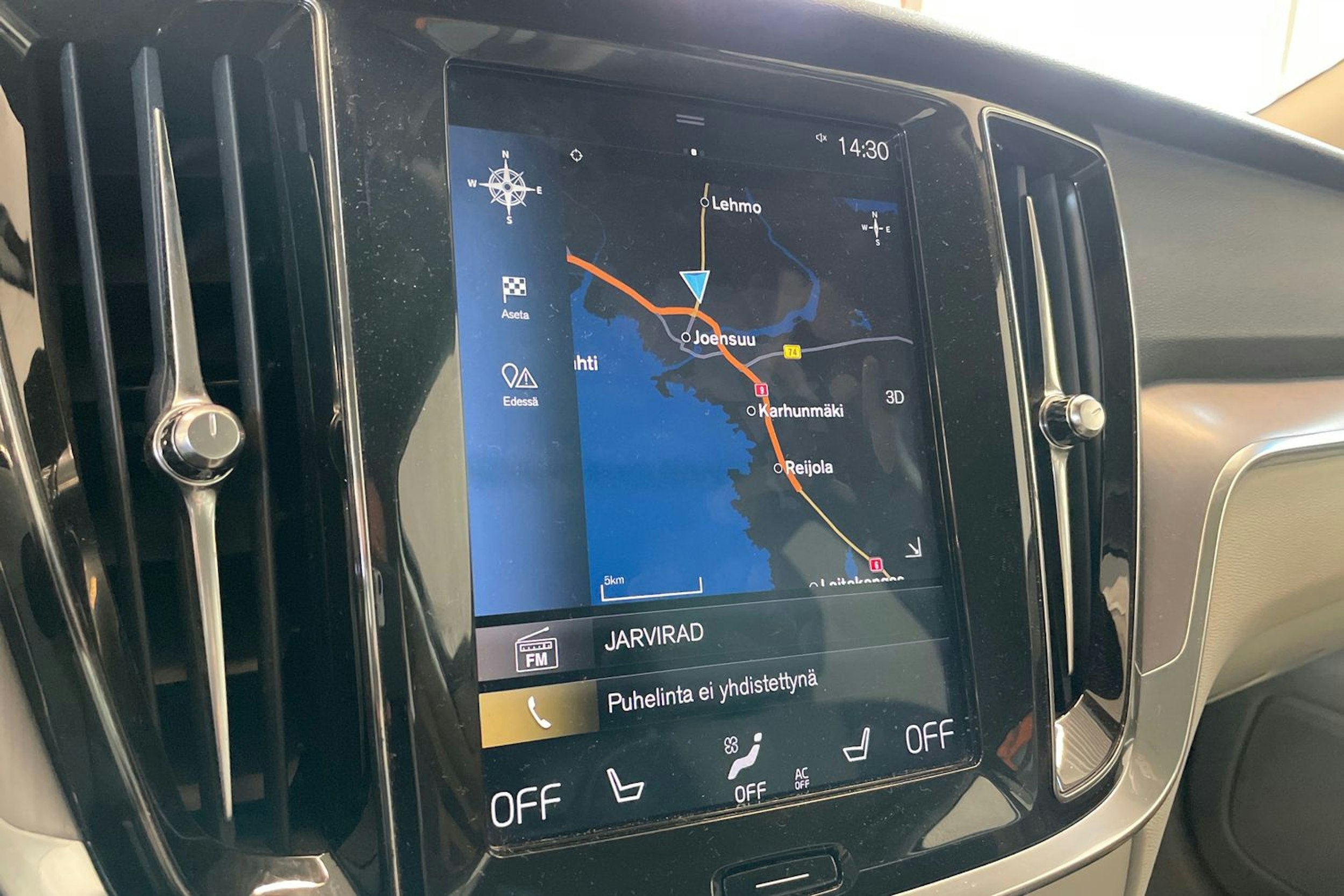valkoinen Volvo V60 2019 kuva 14.
