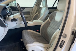 valkoinen Volvo V60 2019 kuva 16.