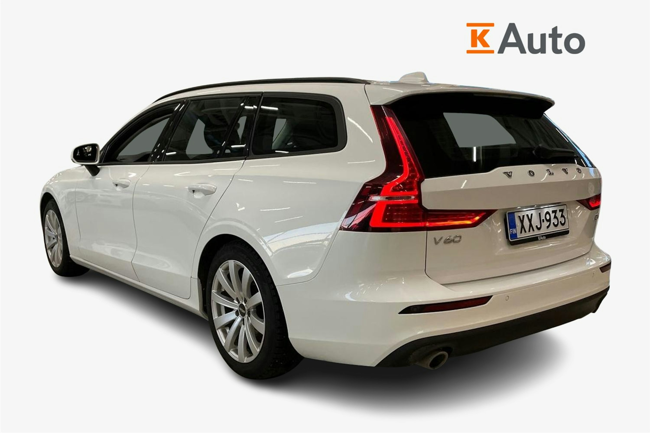 valkoinen Volvo V60 2019 kuva 2.