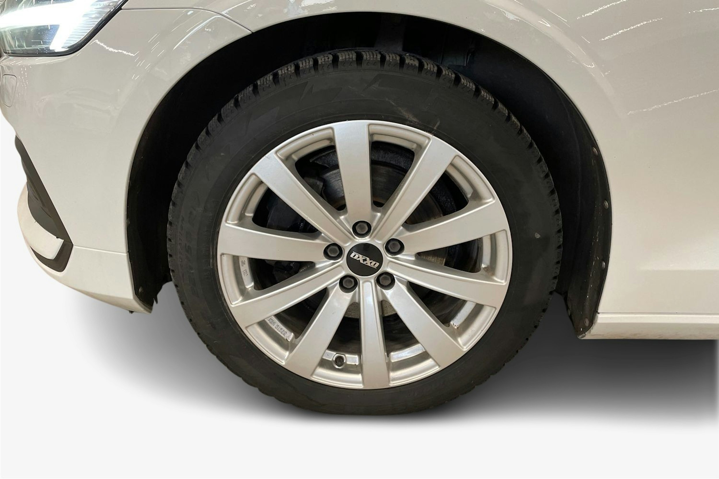 valkoinen Volvo V60 2019 kuva 11.