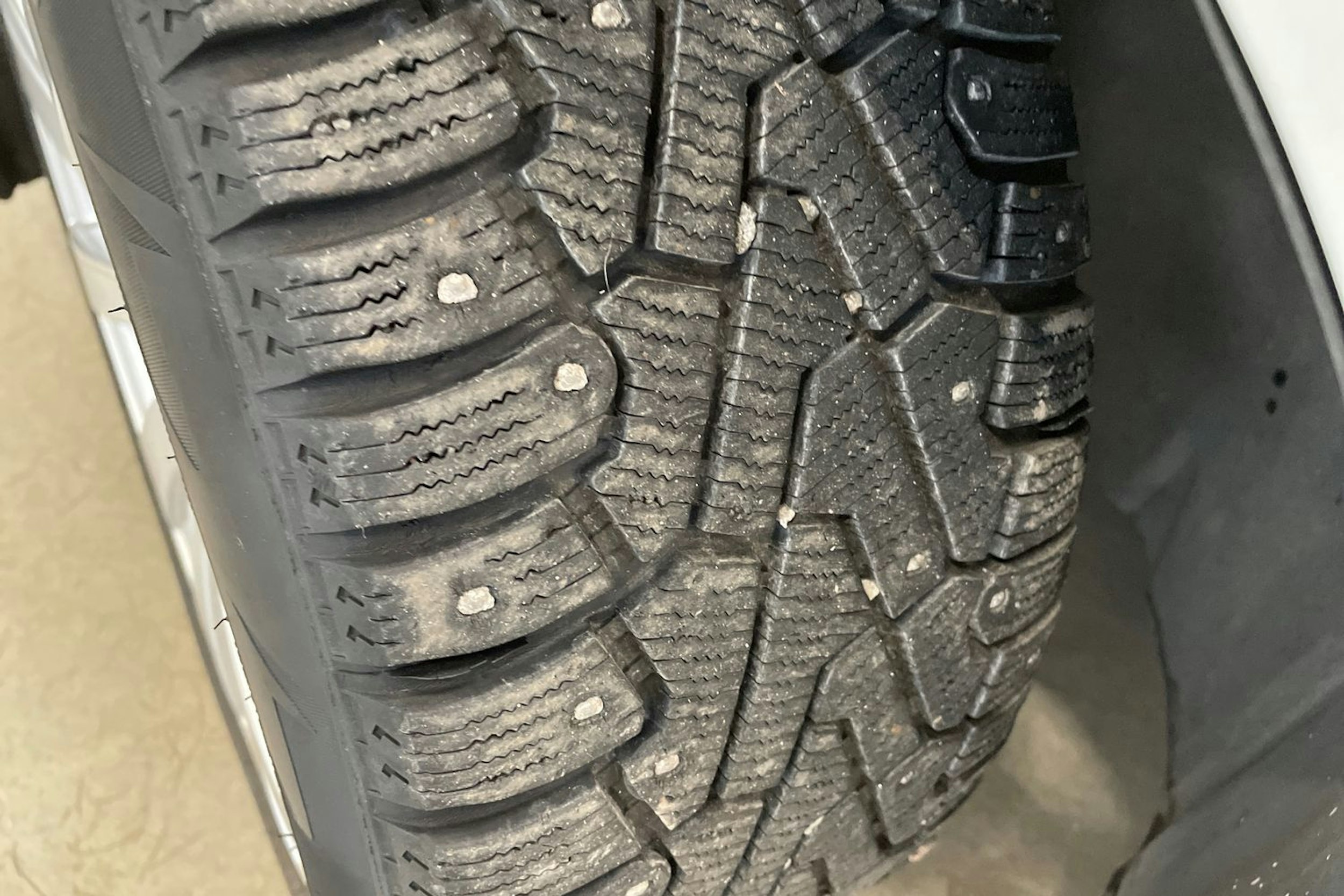 valkoinen Volvo V60 2019 kuva 13.