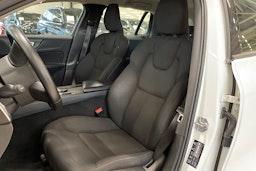 valkoinen Volvo V60 2019 kuva 14.