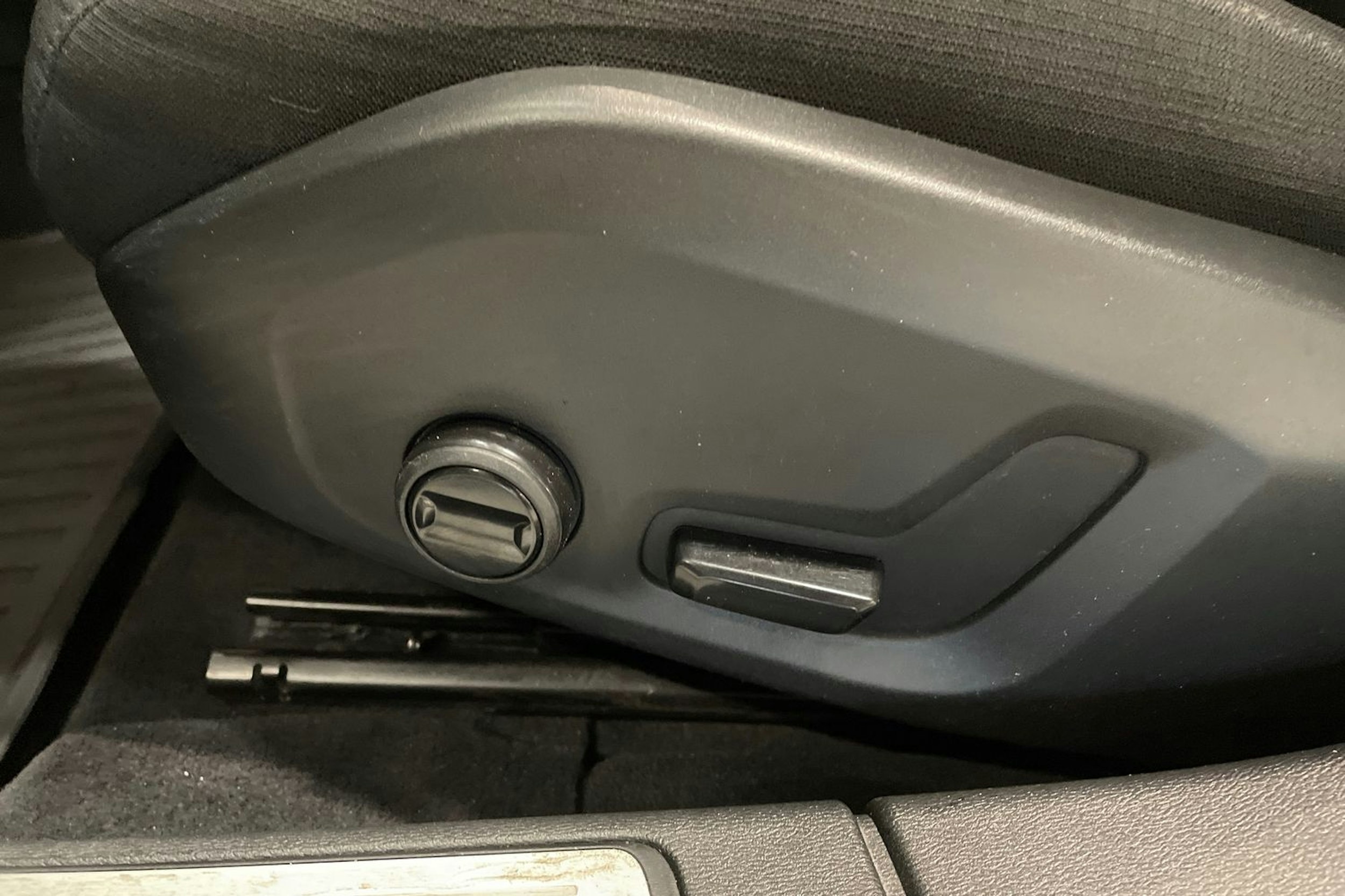 valkoinen Volvo V60 2019 kuva 15.