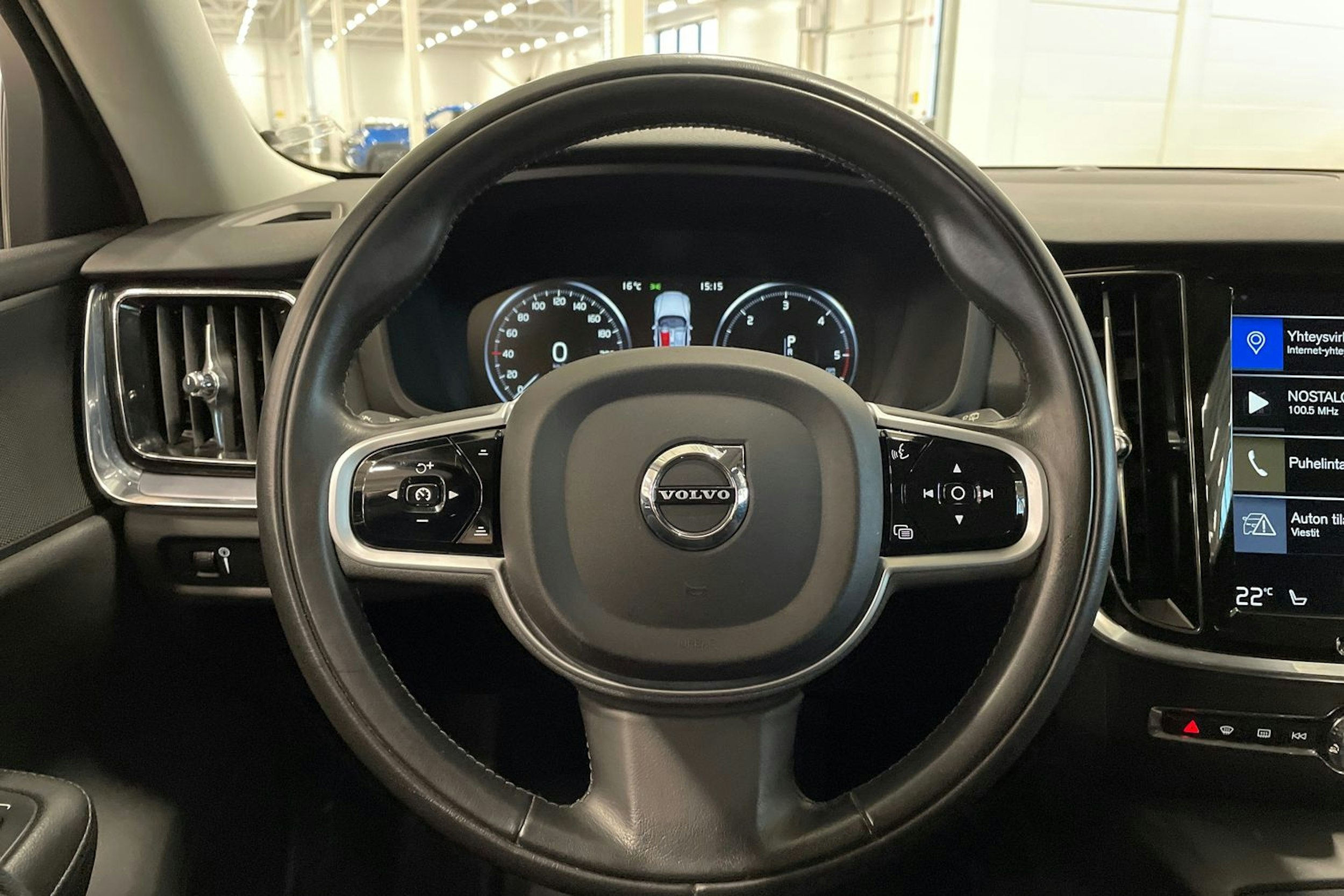 valkoinen Volvo V60 2019 kuva 16.