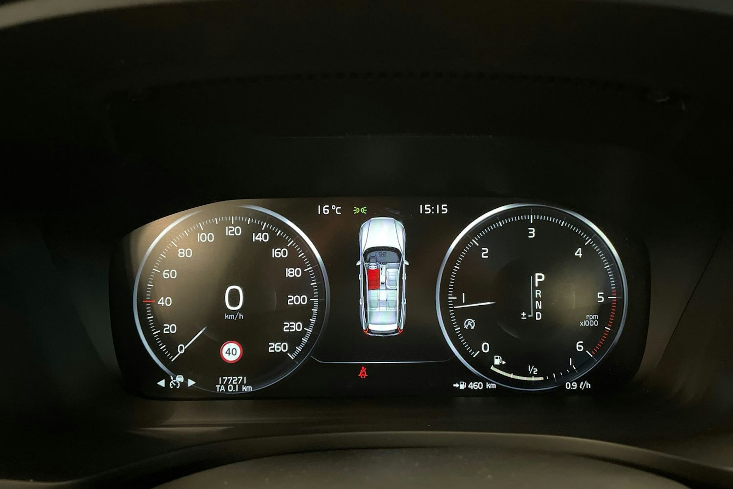 valkoinen Volvo V60 2019 kuva 19.