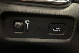 valkoinen Volvo V60 2019 kuva 20.