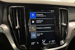 valkoinen Volvo V60 2019 kuva 22.