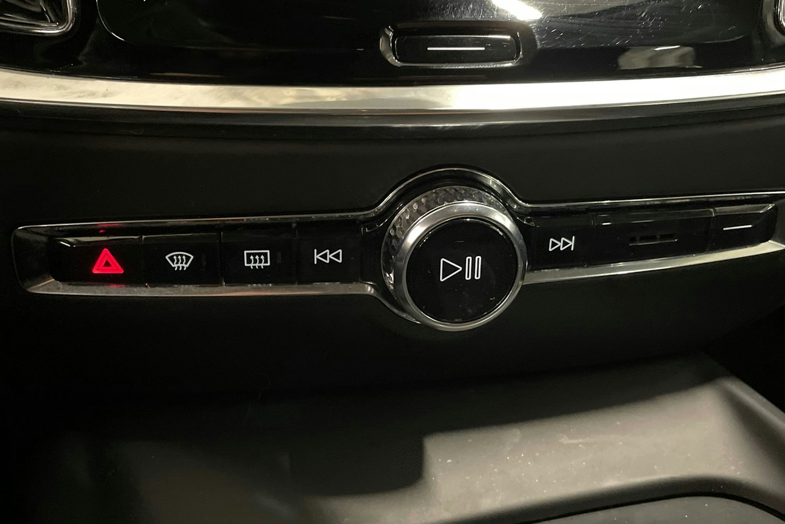 valkoinen Volvo V60 2019 kuva 27.