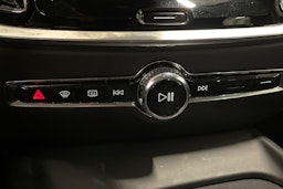 valkoinen Volvo V60 2019 kuva 27.