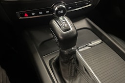 valkoinen Volvo V60 2019 kuva 28.