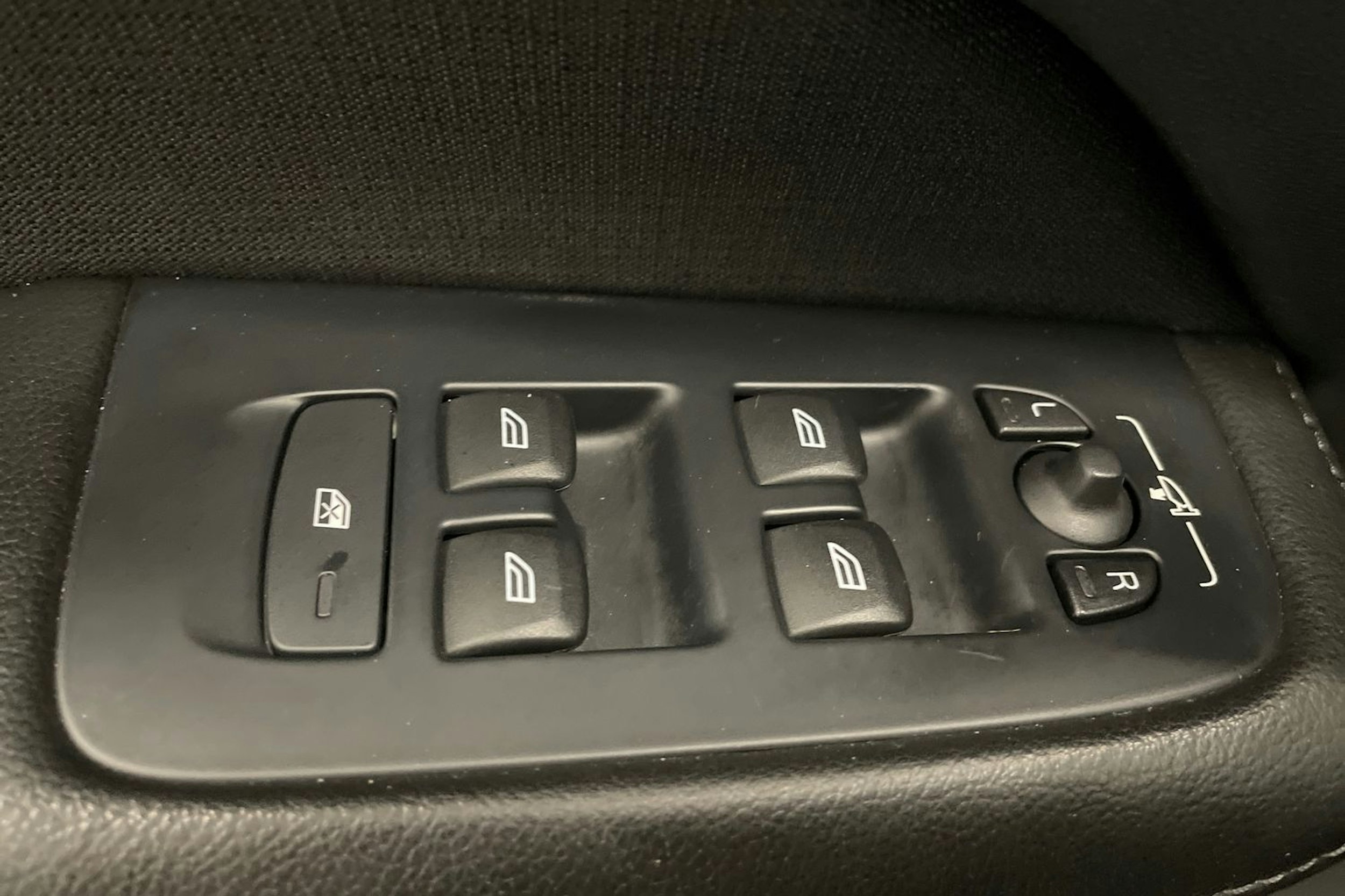 valkoinen Volvo V60 2019 kuva 31.