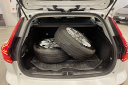 valkoinen Volvo V60 2019 kuva 33.