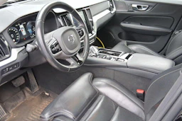 musta Volvo V60 2019 kuva 3.